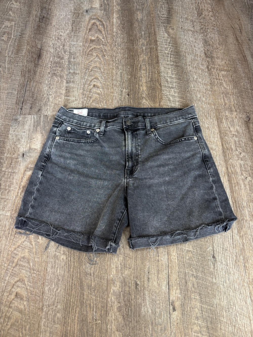 Gap 5” mid rise black denim shorts